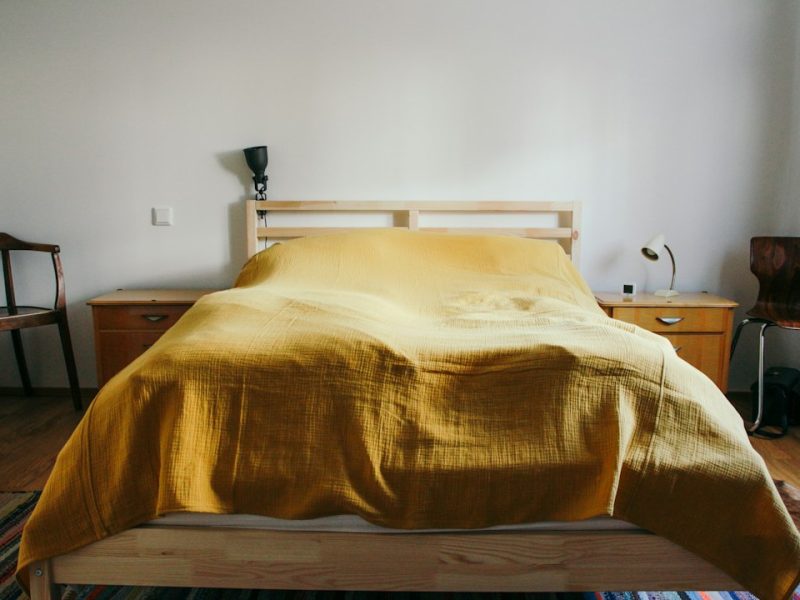 Modern Queen Size Wooden Royal Bed with Side Tables