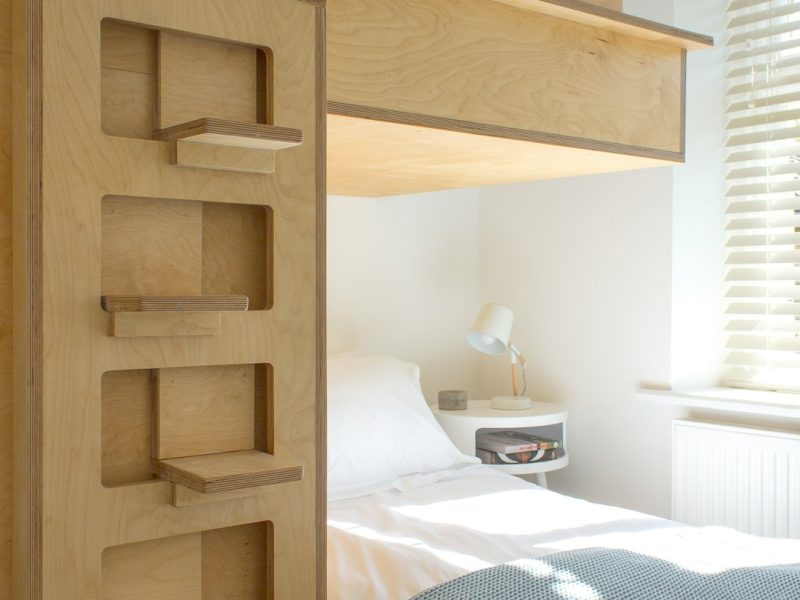 Modern Queen Size Wooden Nordic Bed with Side Tables