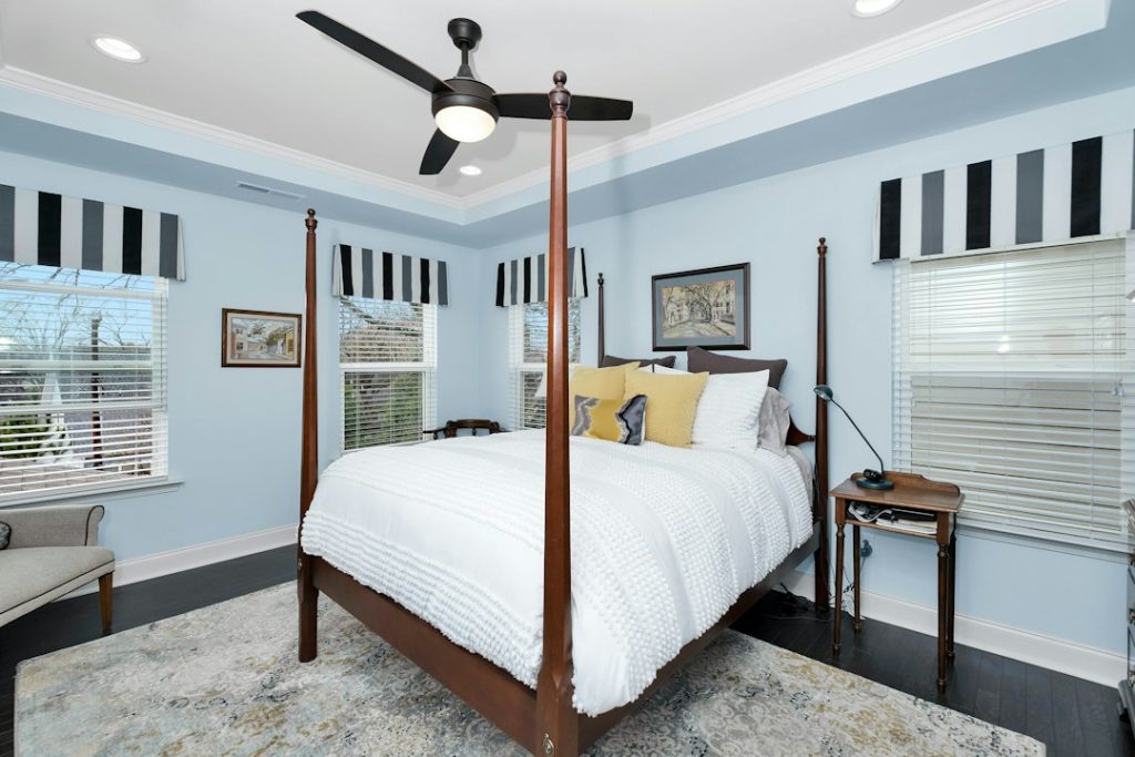 Handcarved Traditional Solid Wood Luxury Bed Frame