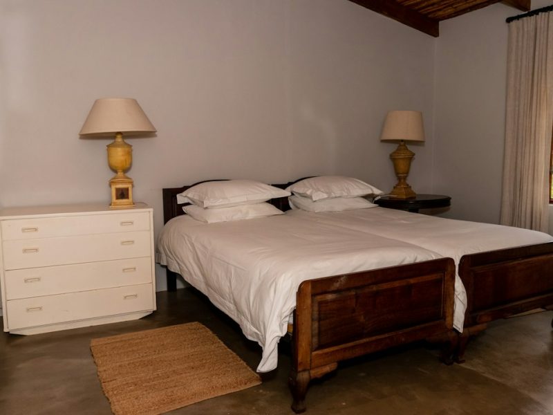 Handcarved Traditional Solid Wood Classic Bed Frame