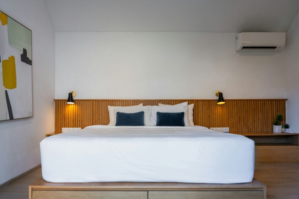 Handcarved Traditional Solid Wood Classic Bed Frame