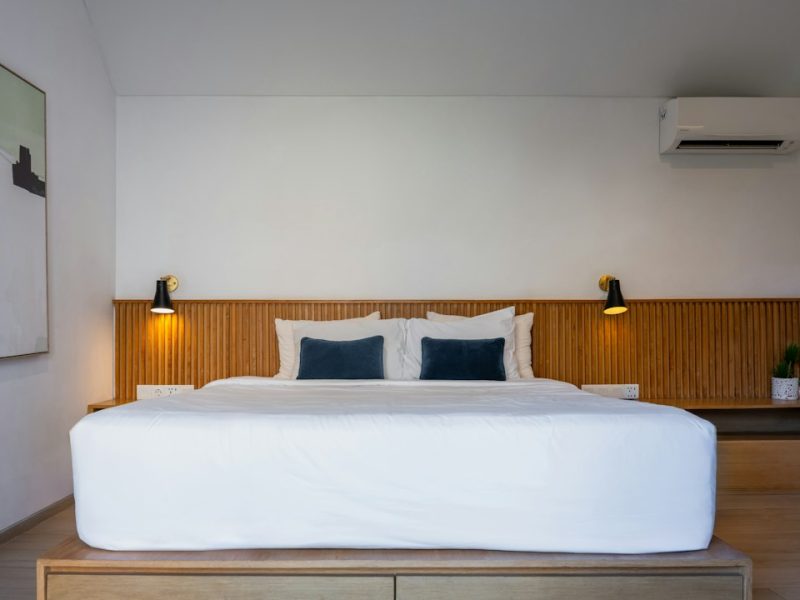 Handcarved Traditional Solid Wood Classic Bed Frame