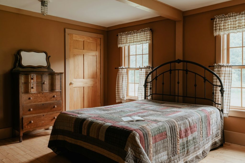 Handcarved Traditional Solid Wood Contemporary Bed Frame - view 2