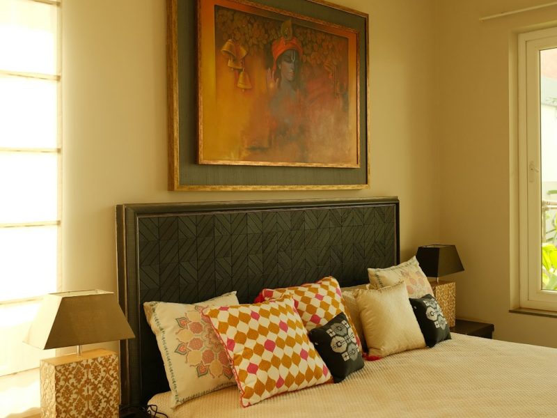 Handcarved Traditional Solid Wood Nordic Bed Frame