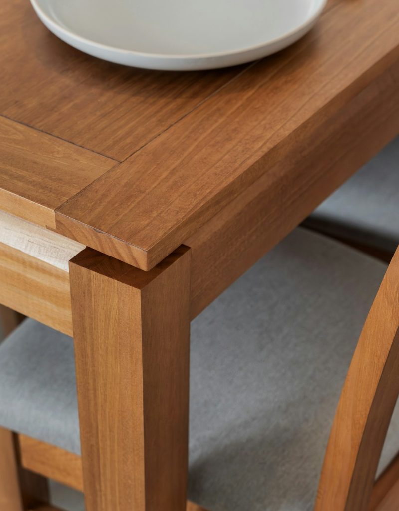 Modern Minimalist Wooden Modern Study Table