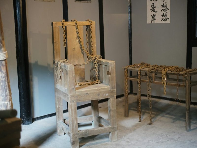 Luxury Polish Finished Luxury Chair