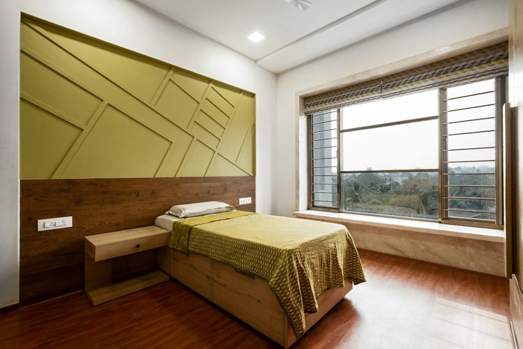 Luxury King Size Solid Sheesham Royal Bed - view 2