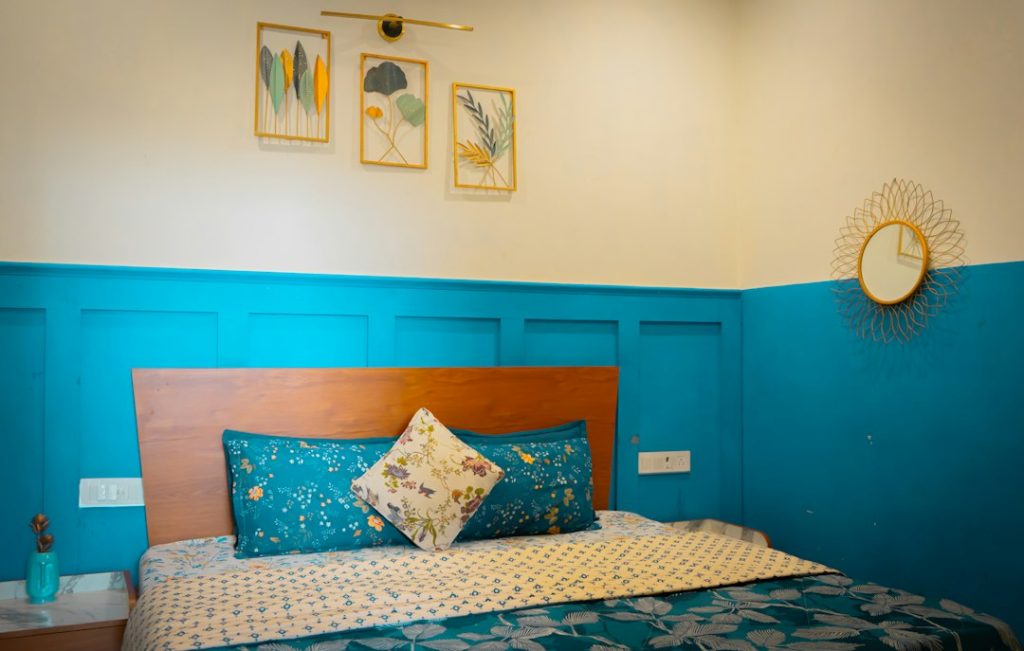 Handcarved Traditional Solid Wood Classic Bed Frame